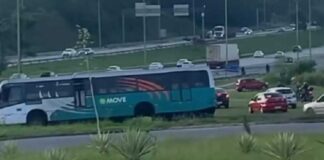 Eixo traseiro se desprende de ônibus do Move e põe em risco a segurança dos passageiros na Grande BH
