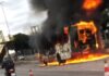 BR-040 é parcialmente interditada após ônibus pegar fogo em Belo Horizonte