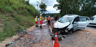 BR-116: após batida, carro acerta ciclista que morre no local BR-116: após batida, carro capota e acerta ciclista que morre no local