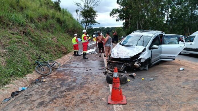 BR-116: após batida, carro capota e acerta ciclista que morre no local