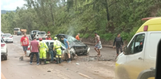 Itabirito: vítima fica presa às ferragens em acidente na BR-040 Itabirito: vítima fica presa às ferragens em acidente na BR-040
