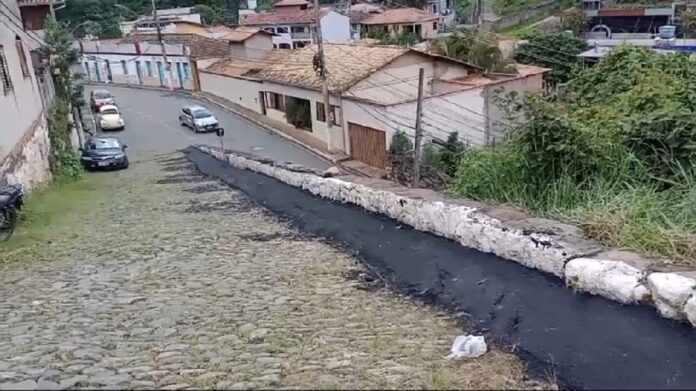 Itabirito: histórica Rua do Matozinhos recebe cordão de asfalto e gera reclamações; Prefeitura emite nota