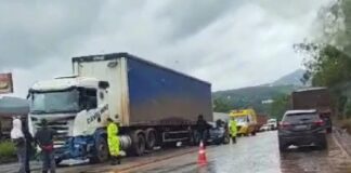 Itabirito, BR-040: motorista morre após carro bater na traseira de carreta