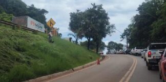 Obras de recapeamento e chuva deixam trânsito conturbado próximo ao acesso 1 de Itabirito