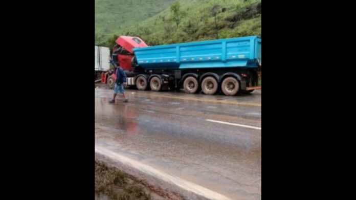 Em 3h, BR-040 registra 2º acidente com carretas em trecho de 2 km que pertence a Itabirito