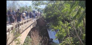 BR-116: ônibus e carrro se envolvem em acidente, e coletivo cai de ponte; 8 pessoas morrem BR-116: em acidente entre 4 veículos, ônibus cai de ponte; pelo menos, 6 mortes
