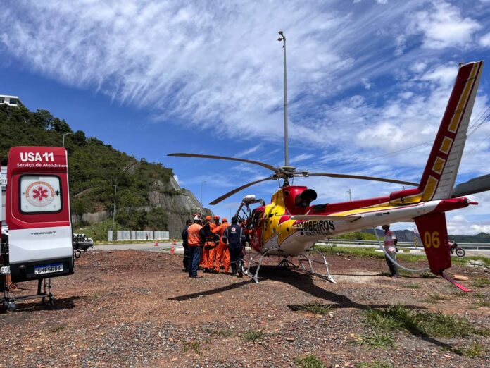 Idoso, que trabalhava na duplicação da MG-030, cai em vala de 4 metros e helicóptero Arcanjo é acionado  