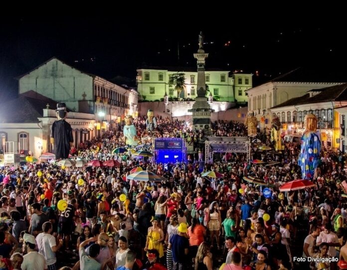 Carnaval na Praça Tiradentes, Ouro Preto: apesar de o prefeito ter dito que sim, Justiça afirma que não  