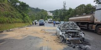 Após colisão com carreta, carro pega fogo na BR-040 Após colisão com carreta, carro pega fogo na BR-040