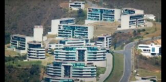 Carro cai de ribanceira de 5 metros na MG-030, em Nova Lima Carro cai de ribanceira de 5 metros na MG-030, em Nova Lima