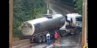 Após GPS “jogar” carreta para dentro de Itabirito, veículo não sobe morro, fica em L e fecha via Após GPS "jogar" carreta para dentro de Itabirito, veículo não sobe morro, fica em L e fecha via