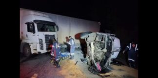 Acidente entre van que transportava pacientes e caminhão mata 3 pessoas na BR-251 Acidente entre van que transportava pacientes e caminhão mata 3 pessoas na BR-251