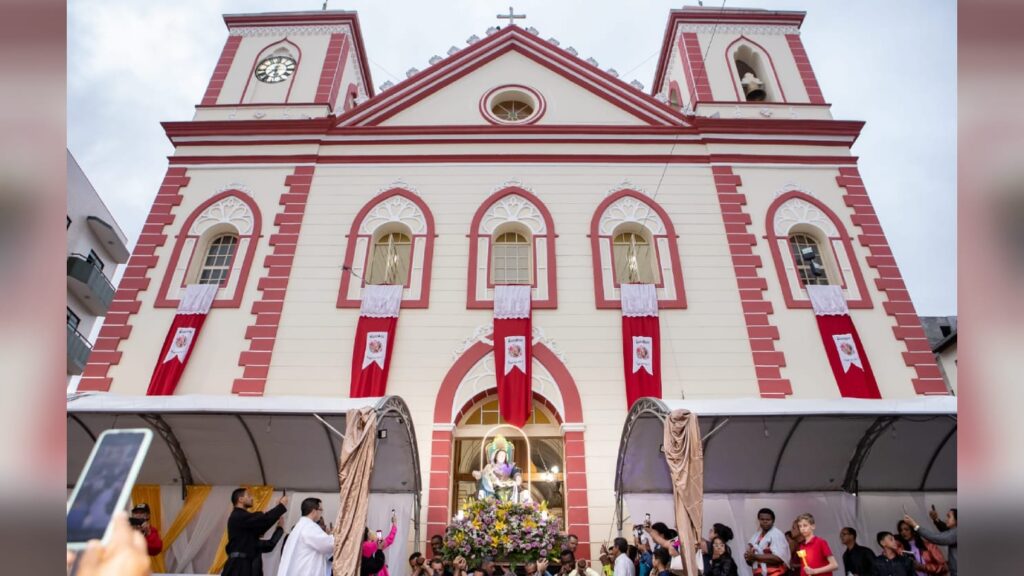 Imagem peregrina de Sant'Ana de Guaraciaba visitará Mariana no dia 2 de maio