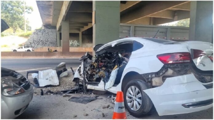 Taxista morre após bater em coluna de viaduto no Anel Rodoviário