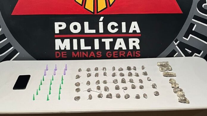 Mariana: homem é preso dentro de bar com 21 pinos de cocaína, 8 tabletes e 45 buchas de maconha