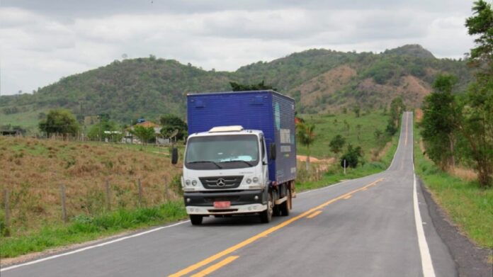 Os veículos de grande porte terão o tráfego restrito em determinadas partes do dia - Foto: Departamento de Estradas de Rodagem do Estado de Minas Gerais