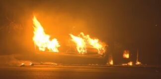 Caminhão de combustível capota e pega fogo próximo ao Anel Rodoviário: 1 morto e 9 feridos Nesta quinta-feira (14/3), um caminhão carregado com combustível capotou e pegou fogo. O motorista foi morto carbonizado e nove vítimas ficaram feridas. O acidente foi na MGC-262, próximo ao Anel Rodoviário, no bairro Goiânia, em Belo Horizonte.