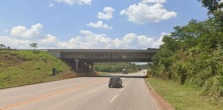 Homem que distribuía cestas básicas para pobres tem carro e pertences roubados na BR-040 Homem que distribuía cestas básicas para pobres tem carro e pertences roubados na BR-040