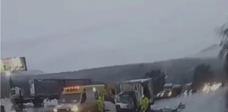 Itabirito: acidente na BR-040 entre caminhão e carro deixa uma pessoa ferida Uma pessoa ficou ferida e precisou de atendimento na via - Foto: Redes Sociais