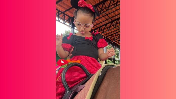 Mãe em Ouro Preto continua a pedir a internautas que ajudem a filha dela, de 4 anos, que tem síndrome rara