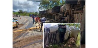 Itabirito, BR-356: caminhão tomba, motorista fica preso às ferragens e óleo é derramado na pista