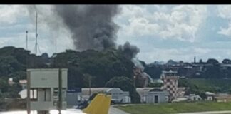 2 morrem carbonizados em queda de avião de pequeno porte no Aeroporto da Pampulha, em BH 2 morrem carbonizados em queda de avião de pequeno porte no Aeroporto da Pampulha, em BH