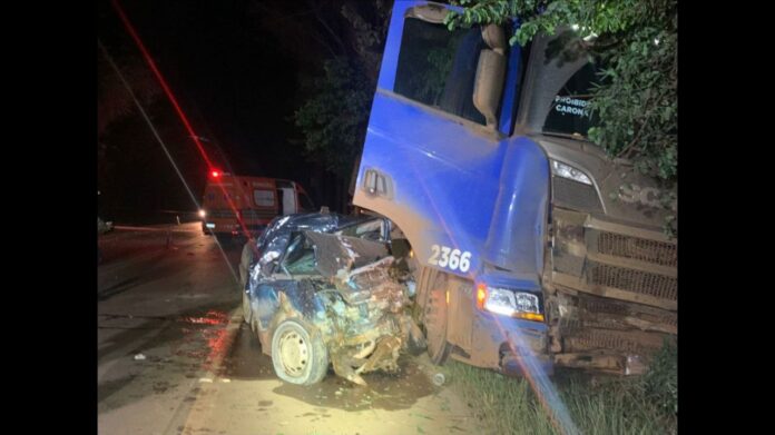 Entre Itabirito e Ouro Preto: acidente entre carreta e carro mata motorista na BR-356