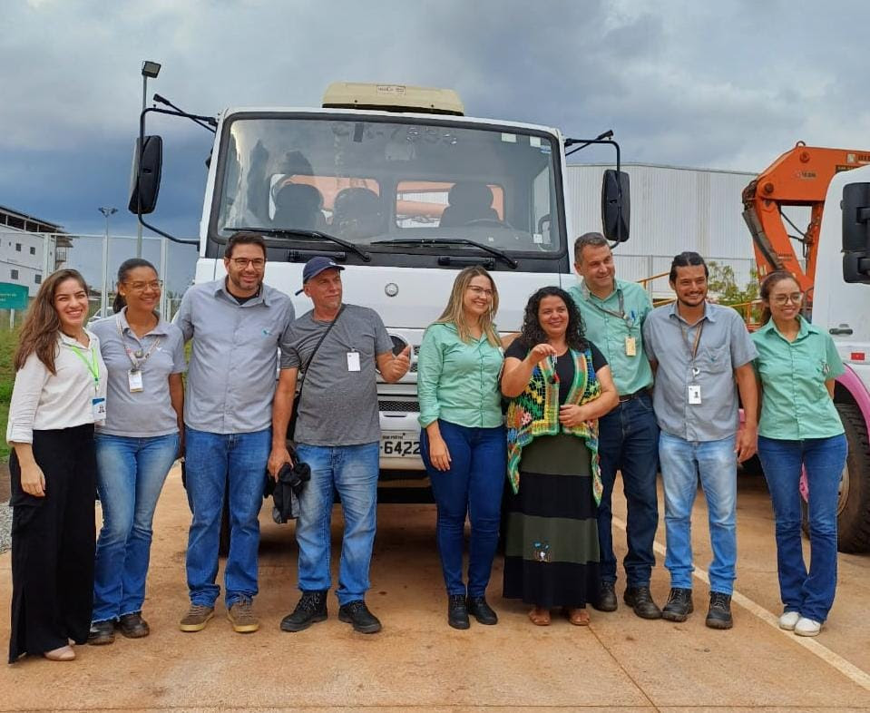 Associação de catadores de Antônio Pereira recebe da Vale caminhão e mais R$ 400 mil para invetimentos