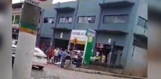 Itabirito, entre Artur Bernardes e Dr. Eurico Rodrigues: batida entre carro e moto deixa motociclista ferida Itabirito, entre Artur Bernardes e Dr. Eurico Rodrigues: batida entre carro e moto deixa motociclista ferida