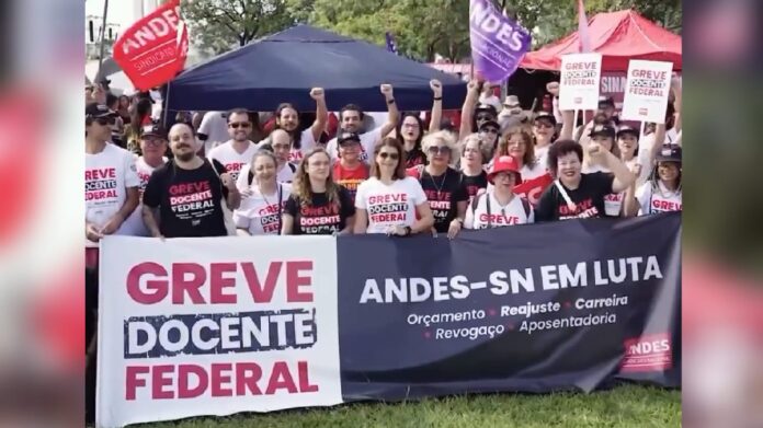 Alunos e trabalhadores da Ufop e do IFMG fazem manifestação em Brasília