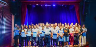 Alunos premiados na OBMEP, OBA e OBR são homenageados em Itabirito Alunos premiados nas olimpiadas são homenageados em Itabirito. Foto - reprodução.