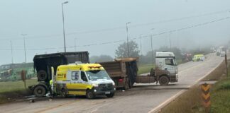 Itabirito, BR-040: 2 acidentes envolvendo carretas deixam vítimas feridas e derramamento de carga Itabirito, BR-040: 2 acidentes envolvendo carretas deixam vítimas feridas e derramamento de carga