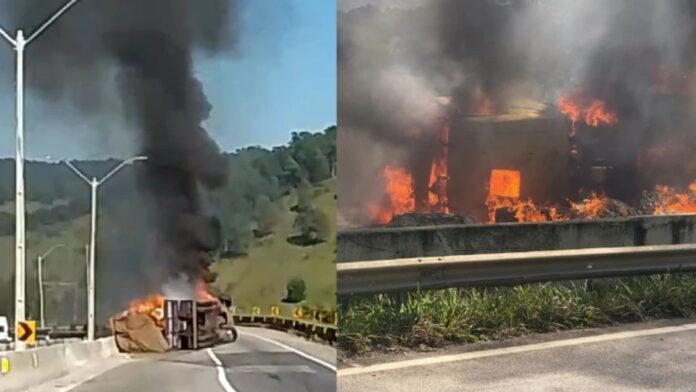 Minas Gerais: carreta que carregava sucata tomba e pega fogo na Fernão Dias