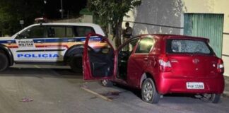 BH: homem é morto e outro fica ferido em troca de tiros com PM após tentarem roubar veículo de militar BH: homem é morto e outro fica ferido em troca de tiros com PM após tentarem roubar veículo de militar