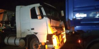 Ouro Preto, BR-356: 2 carretas e 1 carro se envolvem em acidente em frente à Concreto Minas Ouro Preto, BR-356: 2 carretas e 1 carro se envolvem em acidente em frente à Concreto Minas