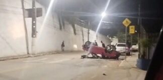 2 acidentes em Itabirito: 1- irmãos em moto tiveram fraturas; 2 – carro fica de “rodas para o ar” 2 acidentes em Itabirito: 1- em moto, irmãos com fraturas; 2 - carro fica de "rodas para o ar"