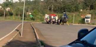 Homem cai de 8 metros e é levado de Itabirito para o João XXIII no helicóptero da PRF; VÍDEO Itabirito: homem cai de 8 metros e vai de helicóptero da Polícia Federal para o João XXIII