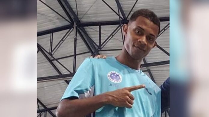 De Mariana, Vinícius Erick, o Baratinha, disputará a Copa Mundo de Futsal sub-21 por time da Austrália