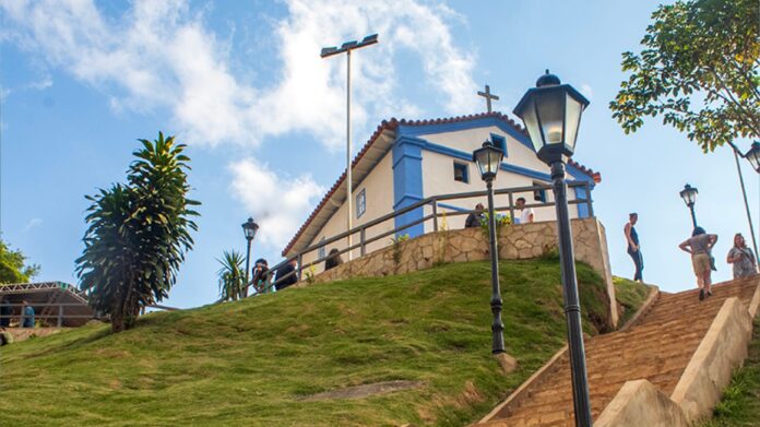 Após passar por período de restauração, a 1ª igreja da história de Mariana reabre suas portas