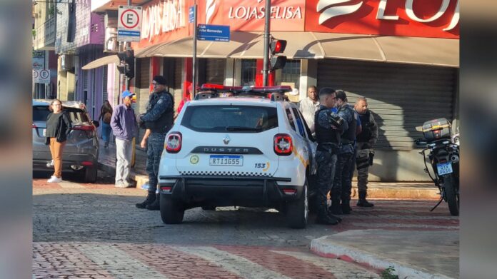 Itabirito: jovem de bicicleta é atropelado por ônibus entre Artur Bernardes e Queiroz Júnior