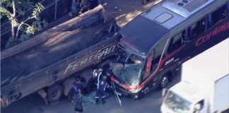 Acidente entre carreta e ônibus deixa 15 pessoas feridas em Belo Horizonte Acidente entre carreta e ônibus deixa 15 pessoas feridas em Belo Horizonte