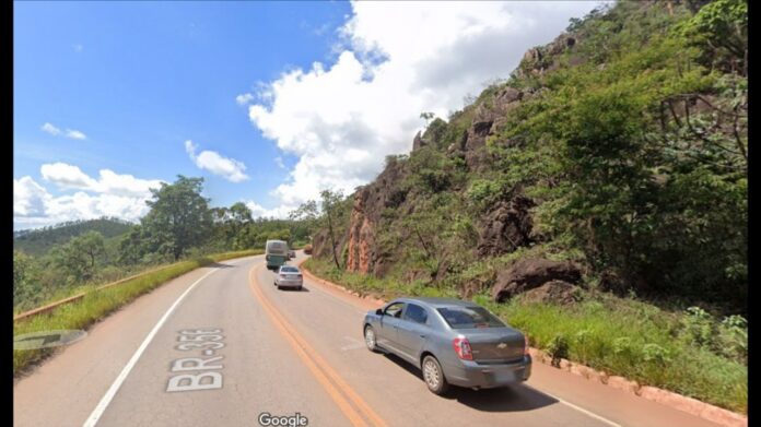 Itabirito, Serra da Santa: carreta com minério e carro com casal de Coronel Fabriciano se chocam na 356