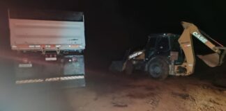 Ribeirão do Eixo, Itabirito: vigilantes detêm homem que retirava minério ilegal e chamam a PM Ribeirão do Eixo, Itabirito: vigilantes detêm homem que retirava minério ilegal e chamam a PM