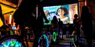 Cinema movido a energia vinda do pedalar de bicicletas! BikeCine chega a Mariana Cinema movido a energia vinda do pedalar de bicicletas! BikeCine chega a Mariana