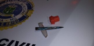 Mulher é presa pela GM por esfaquear marido, em Mariana Mulher é presa pela GM por esfaquear marido, em Mariana