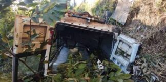 Van escolar que conduzia 12 crianças capota na MG-126