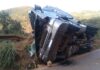 Itabirito, Serra da Santa: motorista tem fratura exposta após carreta tombar na BR-356