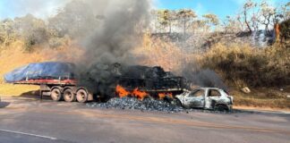 Carro e caminhão pegam fogo após acidente perto do Alphaville, na BR-040; FOTOS E VÍDEO Carro e caminhão pegam fogo após acidente perto do Alphaville, na BR-040; FOTOS E VÍDEO