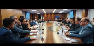 Assinado acordo para aliviar trânsito de caminhões das mineradoras nas BRs 040 e 356 Assinado acordo para aliviar trânsito de caminhões das mineradoras nas BRs 040 e 356