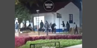 2 jovens são agredidos covardemente por grupo na Praça do Centenário, em Itabirito; VÍDEO 2 jovens são agredidos covardemente por grupo na Praça do Centenário, em Itabirito; VÍDEO